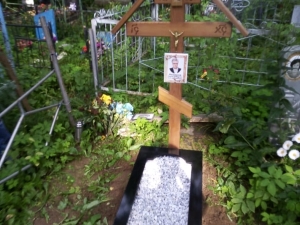 Пример благоустройства могилы на кладбище