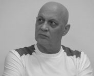 Советский и российский писатель-фантаст, сценарист, актер, продюсер и художник Василий Головачев ушел из жизни. Ему было 77 лет.